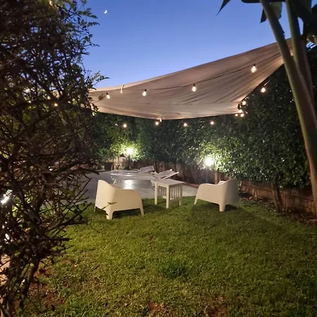 Indipendente Con Piscina Villa