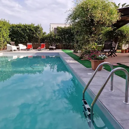 Indipendente Con Piscina