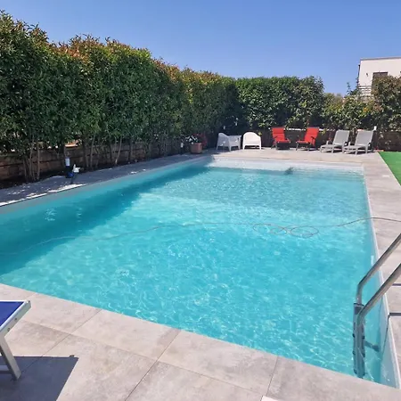 Indipendente Con Piscina